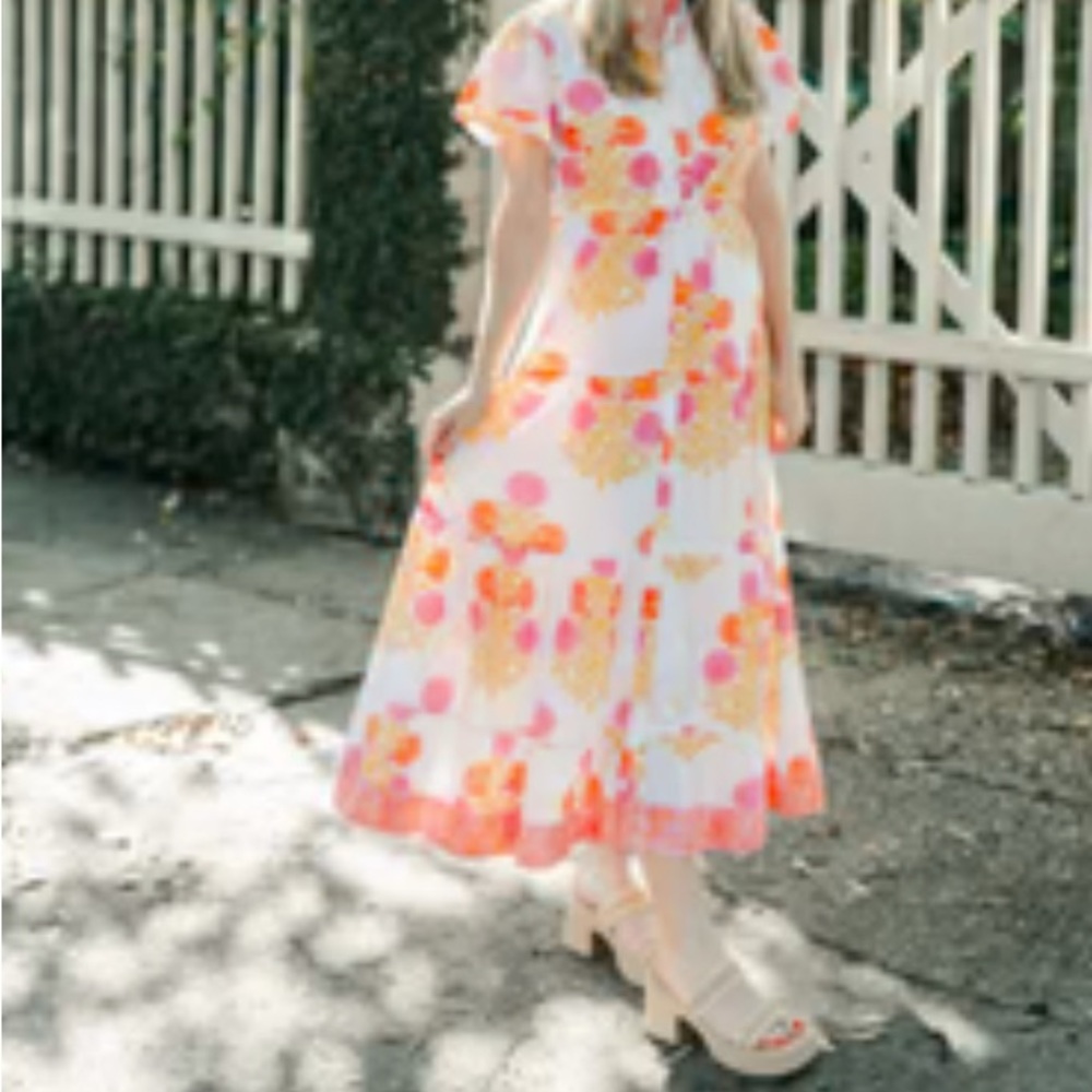 Victoria Dunn magnolia flutter, size L, NWT